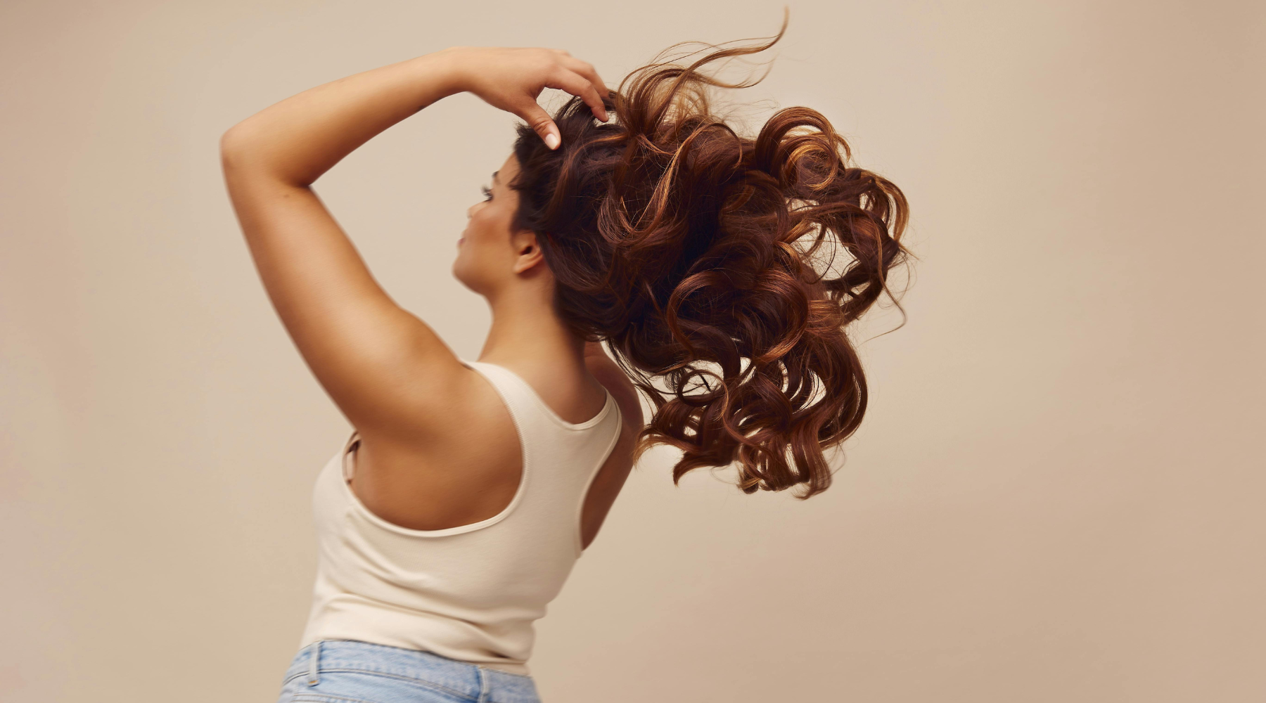 Haarausfall im Frühling: Warum die Haare jetzt öfter ausfallen können