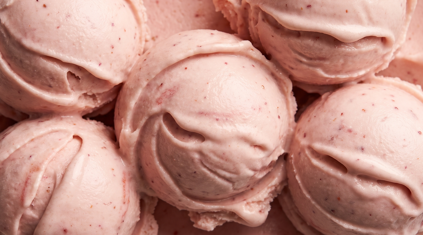 STRAWBERRY PROTEIN ICE CREAM: Fruchtiger Genuss mit extra Protein
